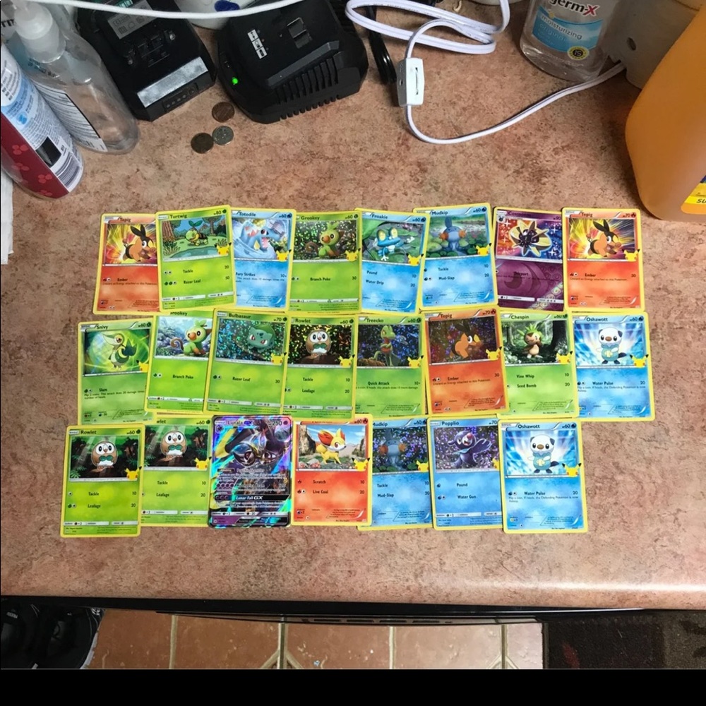 Lot of 24 Pokémon card